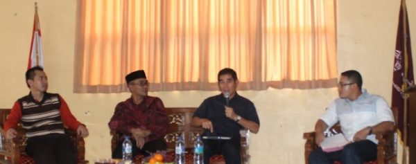 Ketua Umum Lajnah Tanfidziyah Syarikat Islam Dr Hamdan Zoelva SH MH saat menjadi keynote speech pada Inspiring Seminar yang digelar Pimpinan Cabang Pemuda Muslimin Indonesia Kab Bandung, di Aula Madrasah YPI Qoryah Cikoneng, Kec Ciparay, Kab Bandung, Sabtu (7/5). by Mang Bale