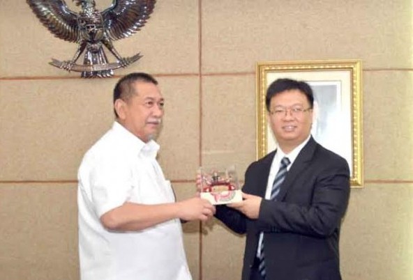 Wagub Jabar Deddy Mizwar menerima perwakilan China Fortune Land Development, Co., Ltd. (CFLD) yang berkunjung ke Gedung Sate untuk membahas kerjasama industri di kawasan BIJB Majalengka, Rabu (13/4/16). by Humas Pemprov Jabar