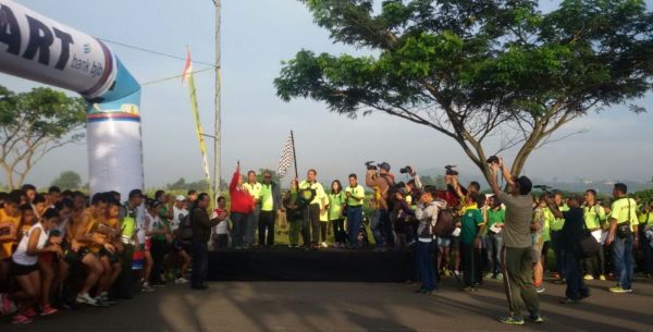 Lomba lari marathon tingkat nasional 10 K Siliwangi dalam rangkaian memeriahkan HUT Kodam III/Slw ke- 70, di Kota Baru Parahyangan, KBB, Minggu (15/5). by Pendam III/Slw