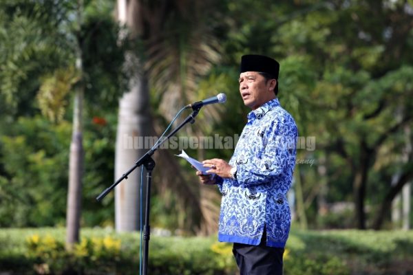 Bupati Bandung H.Dadang Mochamad Naser, SH, S.Ip, M.Ip saat jadi inspektur Upacara Hari Kesadaran Nasional Tingkat Kabupaten Bandung di Lapang Upakarti Soreang, Jumat (17/6). by Humas Pemkab Bandung 