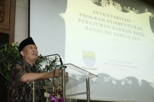 Wakil Wali Kota Bandung Oded M. Danial saat membuka kegiatan Inventarisasi Propemperda Tahun 2017 di Auditorium Rosada, Jumat (10/6). by Humas Pemkot Bandung 