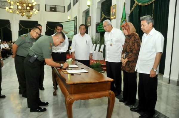 Kemetan dan Pemprov Jabar saat Rakor Luas Tambah Tanam (LTT) & Serapan Gabah Petani (Sergap) di Aula Barat Gedung Sate, Rabu (20/7). by Humas Pemprov Jabar 