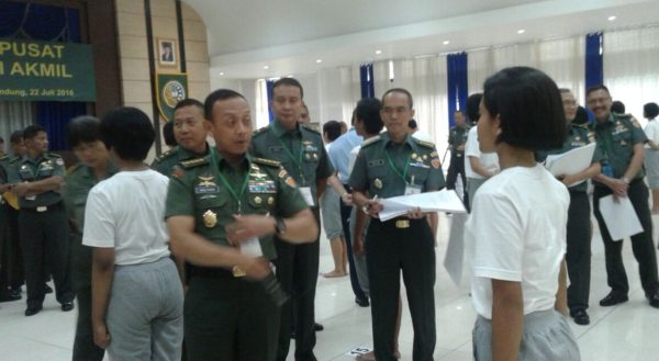 Kasad Jenderal TNI Mulyono saat Sidang Pantukhir Calon Taruna Akademi Militer di Secapa AD Kota Bandung, Jumat. (22/7). by Pendam III/Slw