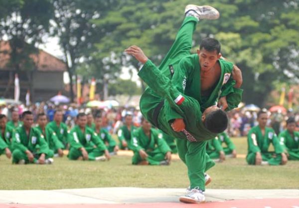 Yongmoodo.beladiri yang merangkum Taekwondo, Karate dan Jujitsu. 