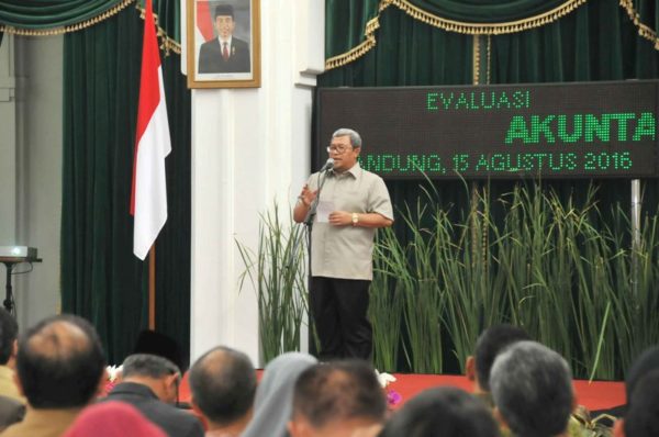 Gubernur Aher membuka kegiatan Evaluasi AKIP dan Reformasi Birokrasi Pemprov Jabar di Aula Barat Gedung Sate Bandung, Senin (15/8). by Humas Pemprov Jabar