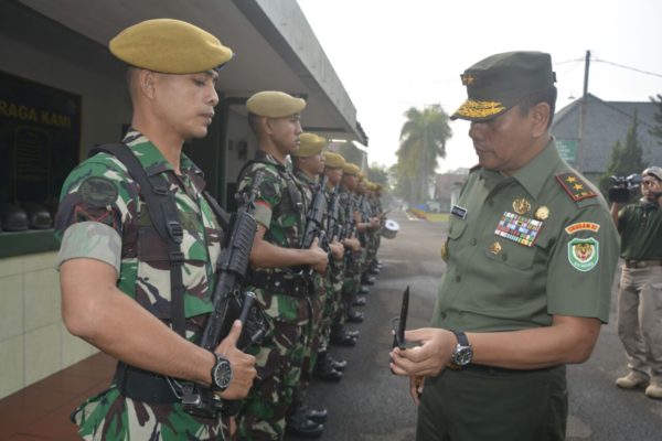 Pangdam III/Slw Mayjen TNI Hadi Prasojo melakukan sidak dalam rangka pengecekan kesiapan satuan maupun prajurit di Markas Batalyon Arhanudri-3, Jl Menado no. 12 Bandung, Rabu (31/8). by Pendam III/Slw.