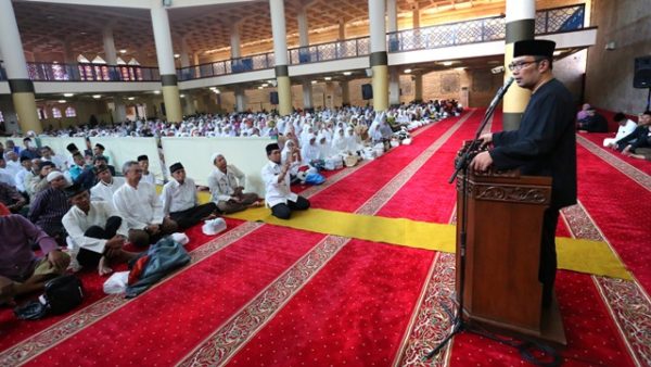  Walikota Bandung M. Ridwan Kamil memberi pembekalan dan pelepasan calon jamaah haji Kota Bandung, di Masjid Raya Provinsi Jabar, Rabu (3/8). by Humas Pemkot Bandung