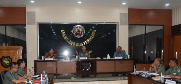 Kasdam III/Slw Brigjen TNI Wuryanto pimpin Rakor TMMD di Ruang RA. Kosasih Makodam III/Slw, Kamis (8/9).by Pendam III/Slw