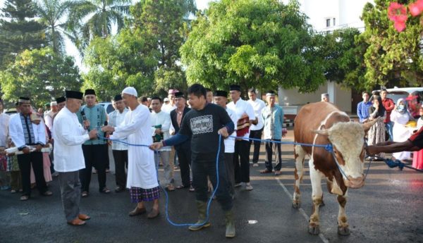 Kodam III/Siliwangi gelar Sholat Hari Raya Idul Adha 1437 H dan penyembelihan hewan kurban di Lapangan Makodam III/Siliwangi, Senin (12/9). by Pendam III/Slw.