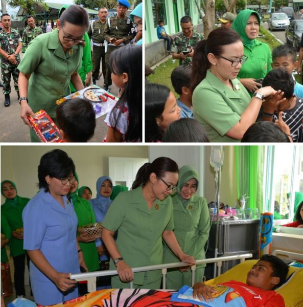  Ketua Persit KCK PD III/Slw dan Ketua Dharma Pertiwi PD III/Slw Ny. Anita Hadi Prasojo didampingi Wakil Ketua Persit KCK PD III/Slw Ny. Iir Wuryanto menjenguk anak yang sakit saat meninjau lokasi bencana banjir bandang di Kabupaten Garut, Selasa (27/3). by Pendam III/Slw