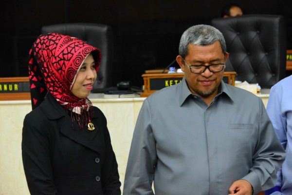 Gubernur Jabar Ahmad Heryawan bersama Ketua DPRD Jabar Ineu Purwadewi saat Rapat Paripurna di Gedung DPRD Jabar, Senin (17/10). by Humas Pemprov Jabar