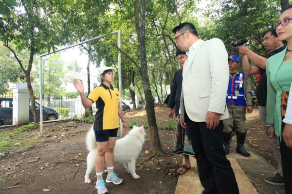 Wali Kota Bandung Ridwan Kamil meresmikan Pet Park Jalan Ciliwung, Bandung, Sabtu (17/12). by Humas Pemkot Bandung