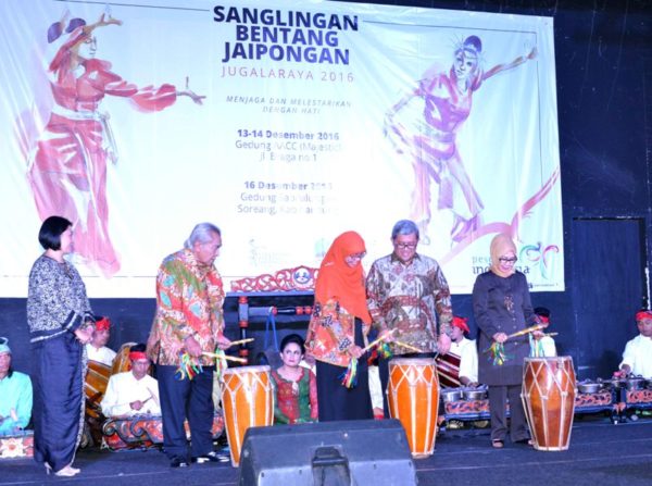 Gubernur Aher membuka Pasanggiri 'Sanglingan Bentang Jaipongan' Jugala Raya di Gd. AACC (Majestic), Jl. Braga Bandung, Selasa (13/12). by Humas Pemprov Jabar