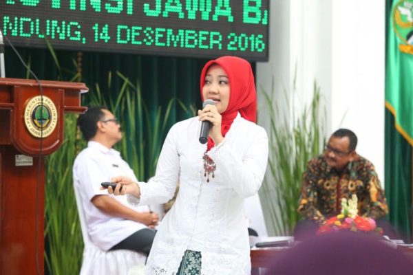 Ketua Forum Rembug Peduli Bandung Sehat (FRPBS) Atalia Ridwan Kamil didapuk jadi narasumber pada acara talkshow Kabupaten/Kota Sehat saat penyerahan Penghargaan Swastisaba Kabupaten/Kota Sehat, di Aula Barat Gedung Sate, Rabu (14/12).  by Priwijak Humas Pemkot Bandung.