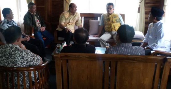 Jajaran Direksi PT Perkebunan Nusantara VIII (PTPN 8) menemui Bupati Bandung Dadang Naser di Rumah Jabatan Bupati Bandung di Soreang, Jumat (30/12). by ist