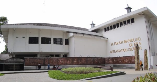 Taman Sejarah di Bale Kota Bandung. by Meiwan Humas Pemkot Bandung