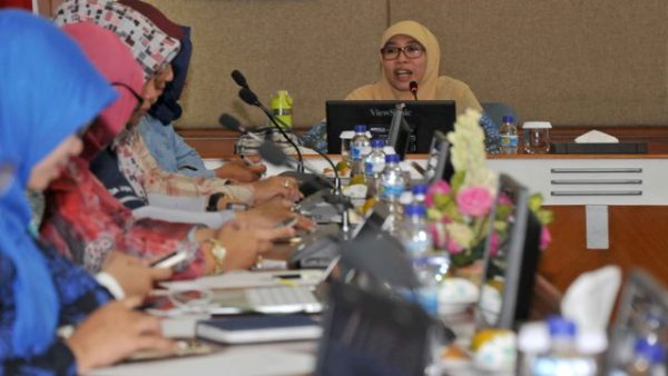 Ketua P2TP2A Jabar Netty Heryawan saat audiensi dengan Sub Direktorat PPA Polda Jabar, di Gedung Sate Bandung, Selasa (10/1). by Humas Pemprov Jabar 