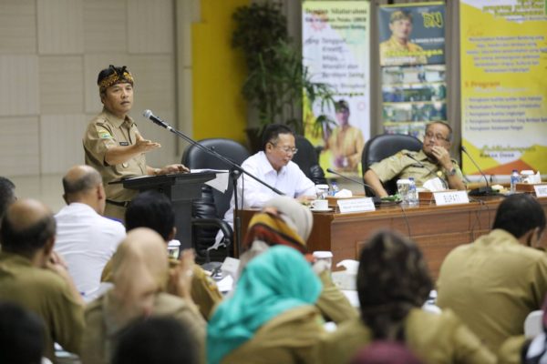 Bupati Bandung Dadang Naser saat pendampingan Rakor Pemda tentang SAKIP di Gedung Moch. Toha Soreang, Selasa (14/2). by Humas Pemkab Bandung