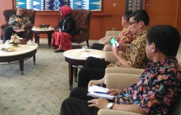 Kakanwil Kemenkum HAM Jabar Susy Susilawati saat beraudiensi dengan Gubernur Jawa Barat di Gedung Sate, Kamis (3/2/). by Humas Pemprov Jabar