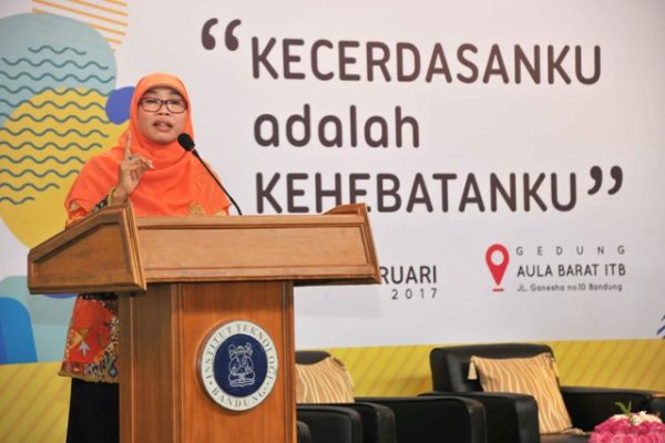 Bunda PAUD Jabar Netty Heryawan saat seminar Bunda Ganesha di Gedung Aula Barat ITB,, Kamis (16/2). by Humas Pemprov Jabar