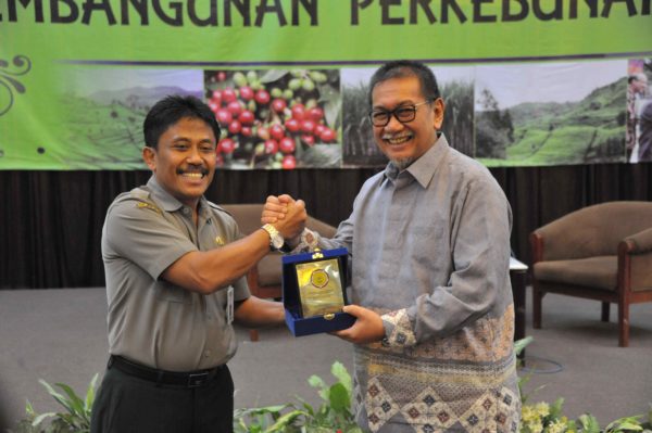 Wagub Jabar Deddy Mizwar saat Rakor Pembangunan Perkebunan Jabar, di Bandung Selasa (7/3)., by Humas Pemprov Jabar