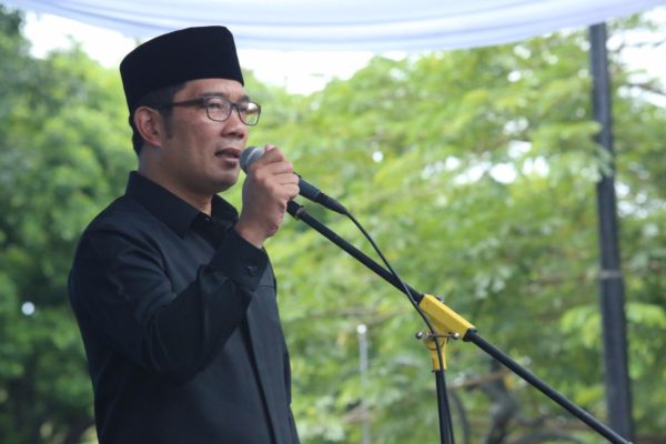 Wali Kota Bandung Ridwan Kamil mengumumkan nama-nama kepala dinas hasil lelang jabatan untuk menempati empat posisi pimpinan SKPD, di Bale Kota Bandung, Selasa (21/2/). by Meiwan Humas Pemkot Bandung