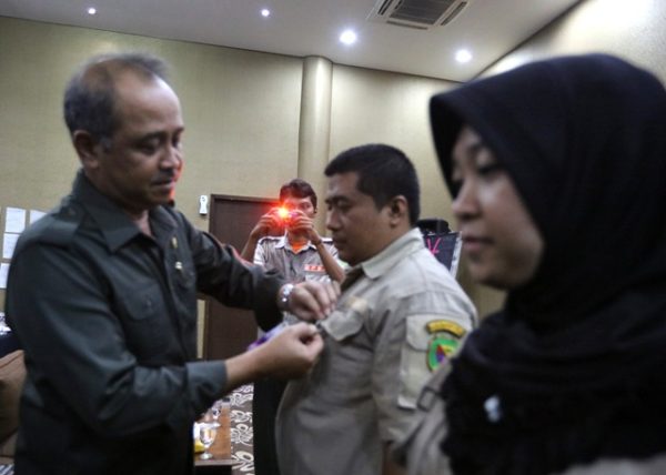 Sekda Kab Bandung Sofian Nataprawira saat membuka Pelatihan Psikososial Trauma Healing Pasca Bencana di Hotel Zodiak Kota Bandung, Selasa (4/3). by Vita Humas Pemkab Bandung