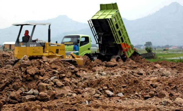 Proses pembebasan lahan proyek kereta cepat di Desa Tegalluar,Kec Bojongsoang, Kab Bandung. by kcic