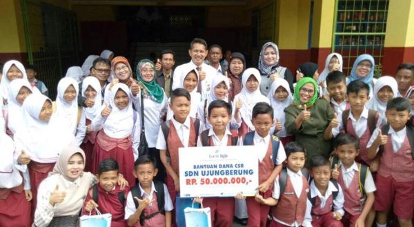 Bank bjb salurkan CSR ke SDN Ujungberung. by bjb