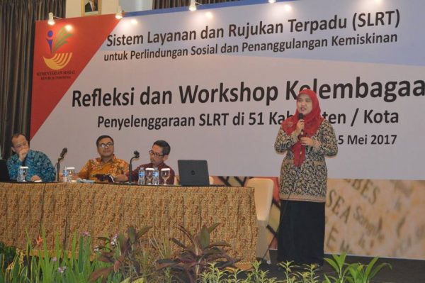 Manajer SLRT Kabupaten Bandung Nia Nindhiawati mendapat apresiasi Best Practise pada “Refleksi & Workshop Kelembagaan" Penyelenggaraan SLRT di 51 Kab/Kota, di Hotel Royal Kuningan Jakarta, Jumat (5/5). by Humas Pemkab Bandung