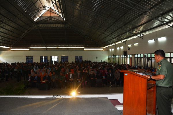 Pangdam III/Siliwangi Mayjen TNI M. Herindra memberi kuliah umum wawasan kebangsaan saat peresmian Gedung STKIP Siliwangi di area Kampus STKIP Siliwangi di Cimahi, Kamis (15/6). by Pendam Slw