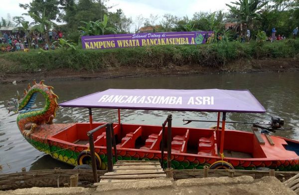 Wisata Perahu Naga di Sungai Citarum Kp Koyod,Desa Rancakasumba, Kec Solokanjeruk, Kab Bandung. by ist