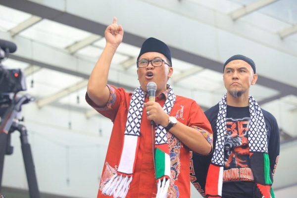 Wakil Wali Kota Bandung Oded M. Danial turut menyuarakan keprihatinan penutupan Masjid Al-Aqsa di Palestina yang dilakukan Israel , di halaman pusat perbelanjaan Bandung Indah Plaza, Jumat (21/7/17). by Humas Pemkot Bdg