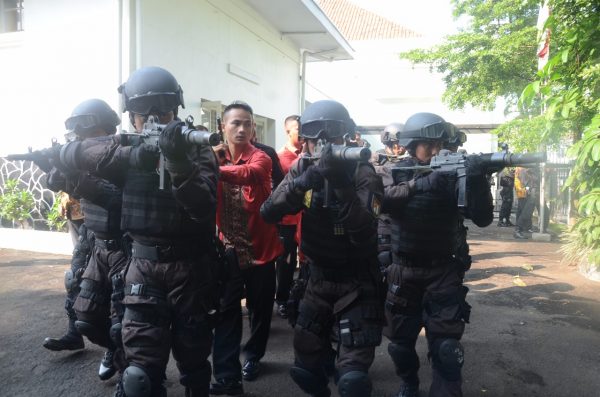 Kodam III/Siliwangi menggelar latihan pengamanan VVIP di Gedung Merdeka Bandung, Jumat (21/7). by Pendam Slw