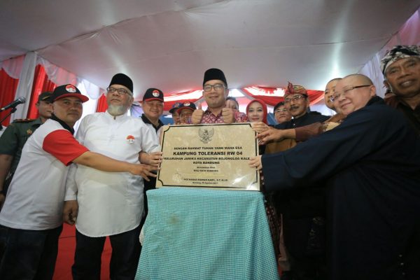 Wali Kota Bandung Ridwan Kamil meresmikan Kampung Toleransi di RW 04 KeL Jamika Kec Bojongloa Kaler Kota Bandung, Minggu (20/8/17). by Humas Pemkot Bdg