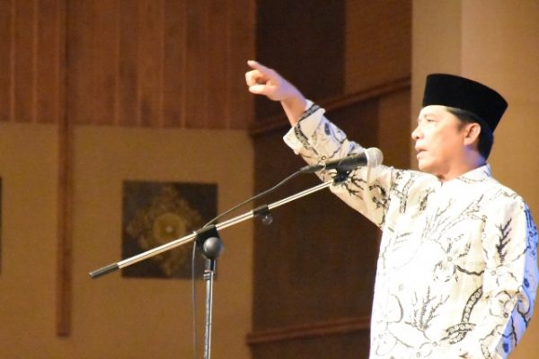 Bupati Bandung Dadang Naser saat Halal Bihalal, Milad MUI ke-42 dan Sosialisasi Gerakan Sejuta Muzaki di Gedong Budaya Sabilulungan, Soreang, Kamis (10/8). by Kominfo Kab Bdg