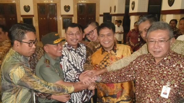 Pangdam III Siliwangi Mayjen TNI M Herindra usai menandatangani MoU dengan 8 perwakilan BUMN nasional di Ruang Kosasih Makodam III/Siliwangi, Selasa (8/8/17). by iwa/bbcom