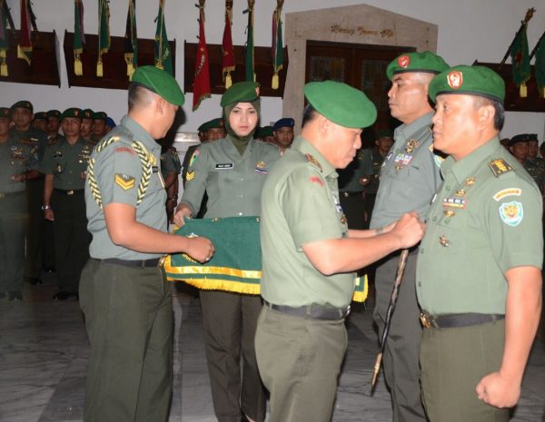 Pangdam III/Siliwangi Mayjen TNI M. Herindra saat sertijab di Ruang Sudirman Makodam III/Siliwangi Jalan Aceh Bandung, Kamis (10/8). by Pendam Slw