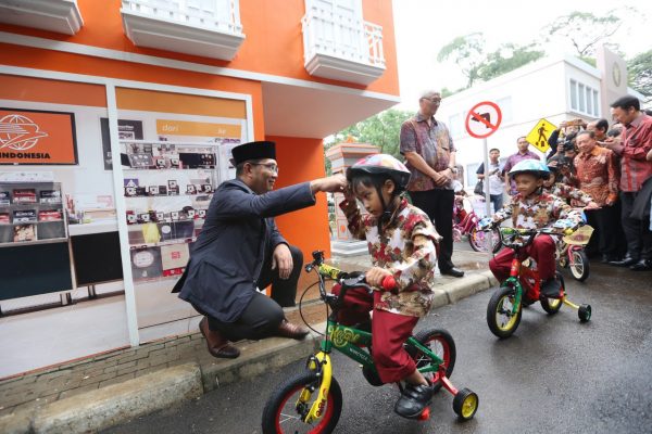 Wali Kota Bandung M. Ridwan Kamil saat peresmian Revitalisasi Taman Lalu Lintas Ade Irma Suryani, Jumat (29/9/17).by Humas Pemkot Bdg