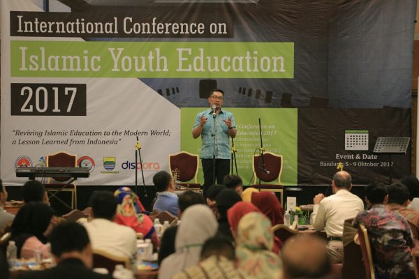 Wali Kota Bandung M. Ridwan Kamil saat International Conference on Islamic Youth Education di Ballroom Hotel Preanger Bandung, Jumat (6/10/17). by Humas Pemkot Bdg