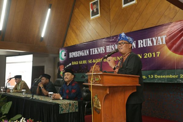 Wakil Wali Kota Bandung Oded M Danial membuka bimtek hisab dan rukyat bagi guru se-Kota Bandung, di Hotel Lingga Bandung, Rabu (13/12/17). by Humas Pemkot Bdg