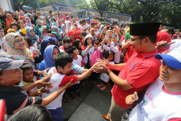 Wali Kota Bandung M. Ridwan Kamil pada peringatan Hari Disabilitas Internasional tingkat Kota Bandung di Plaza Bale Kota Bandung, Sabtu (9/12/17). by Humas Pemkot Bdg