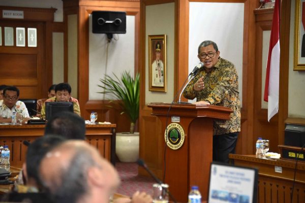 Gubernur Jabar Ahmad Heryawan saat Rapat Desk Pilkada Provinsi Jabar di Ruang Sanggabuana Gedung Sate, Kamis (18/1/18). by Humas Pemprov Jabar