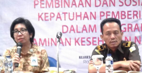 Kepala BPJS Kesehatan Cabang Soreang Irmajanti Lande Batara saat Sosialisasi Kepatuhan Pemberi Kerja dalam Program Jaminan Kesehatan Sosial, di Aula Kejari Kab Bandung, Kec Baleendah Kab Bandung, Rabu (17/1/18). by iwa/bbcom