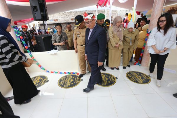 Wakil Wali Kota Bandung Oded M Danial resmikan IPAL Komunal Sanimas, di Kel Cigending, Kec Ujungberung, Kota Bandung Senin (29/1/18). by Humas Pemkot Bdg