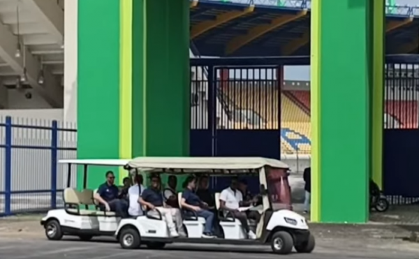 Delegasi FIFA saat mengecek Stadion SJH di Kutawaringin Kab Bandung, Jumat (24/3/23). by bale